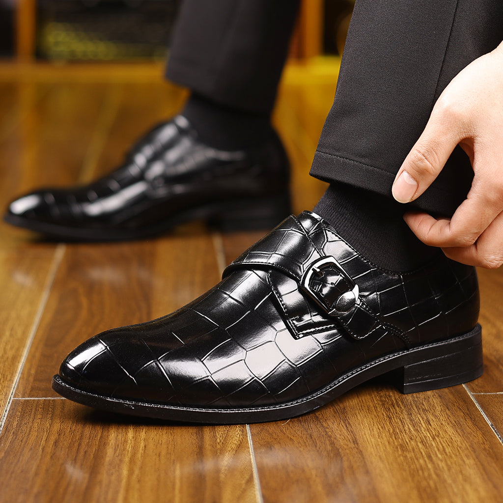 Large pointed shoes, men's buckle, business dress, groom's wedding shoes, British style shoe sleeves, shiny shoes