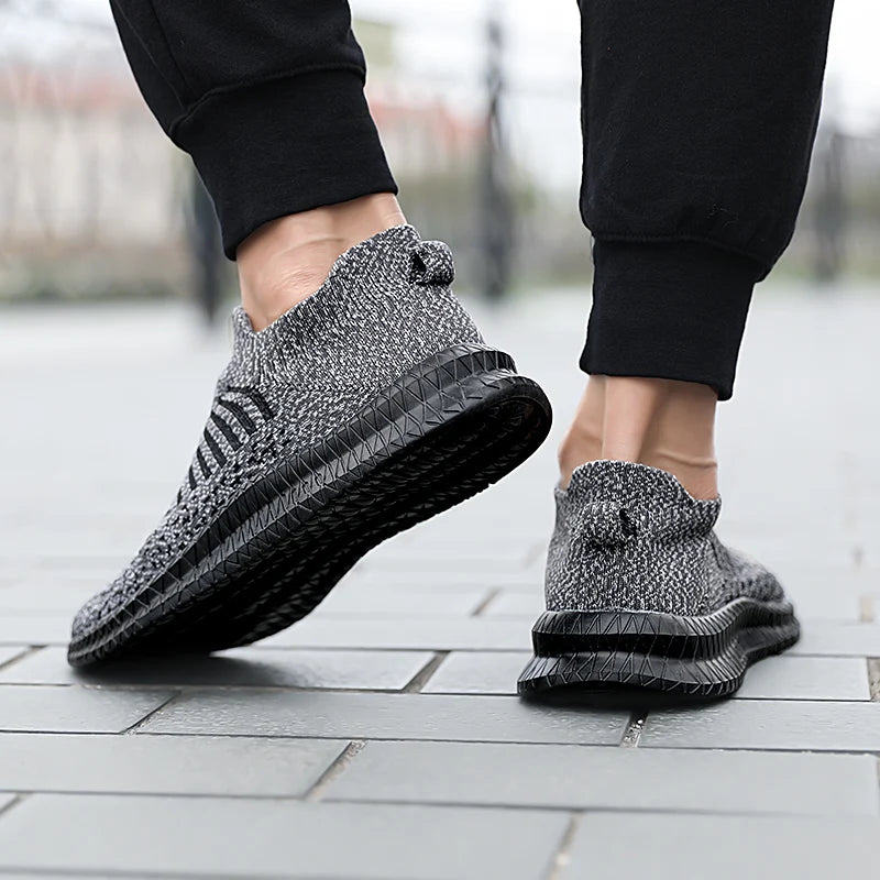 2025 Breathable Men Casual Shoes Lightweight Outdoor Male Walking Shoes Anti-slip Men's Sneakers Slip on Flats Vulcanized Shoes