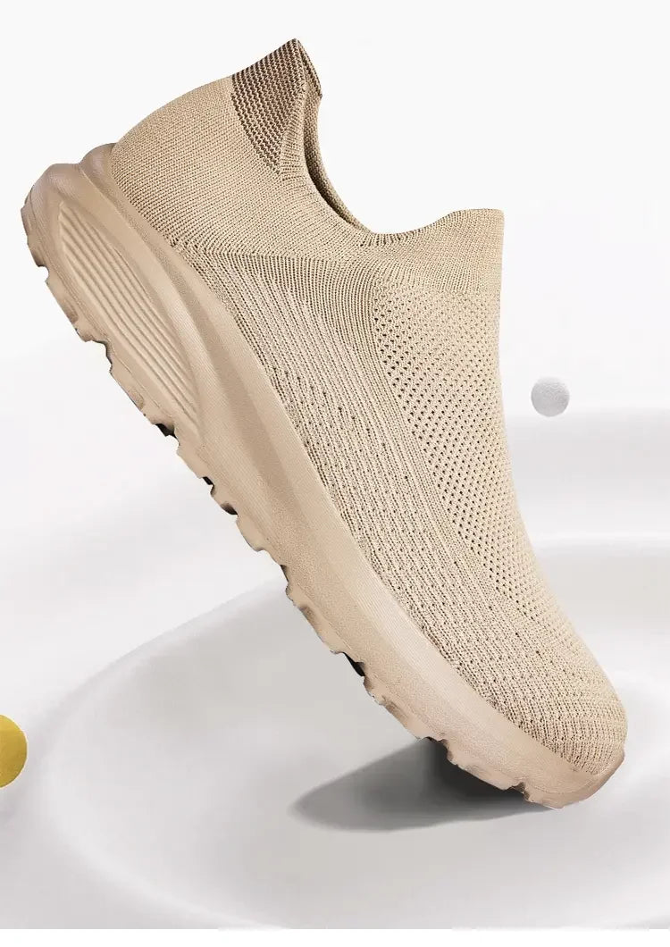 Outdoor Anti Slip Walking Men Shoes Summer Casual Sports Shoes Fashionable and Breathable Tennis Shoes Wide Foot Socks  Sneakers