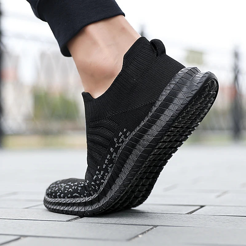 2025 Breathable Men Casual Shoes Lightweight Outdoor Male Walking Shoes Anti-slip Men's Sneakers Slip on Flats Vulcanized Shoes