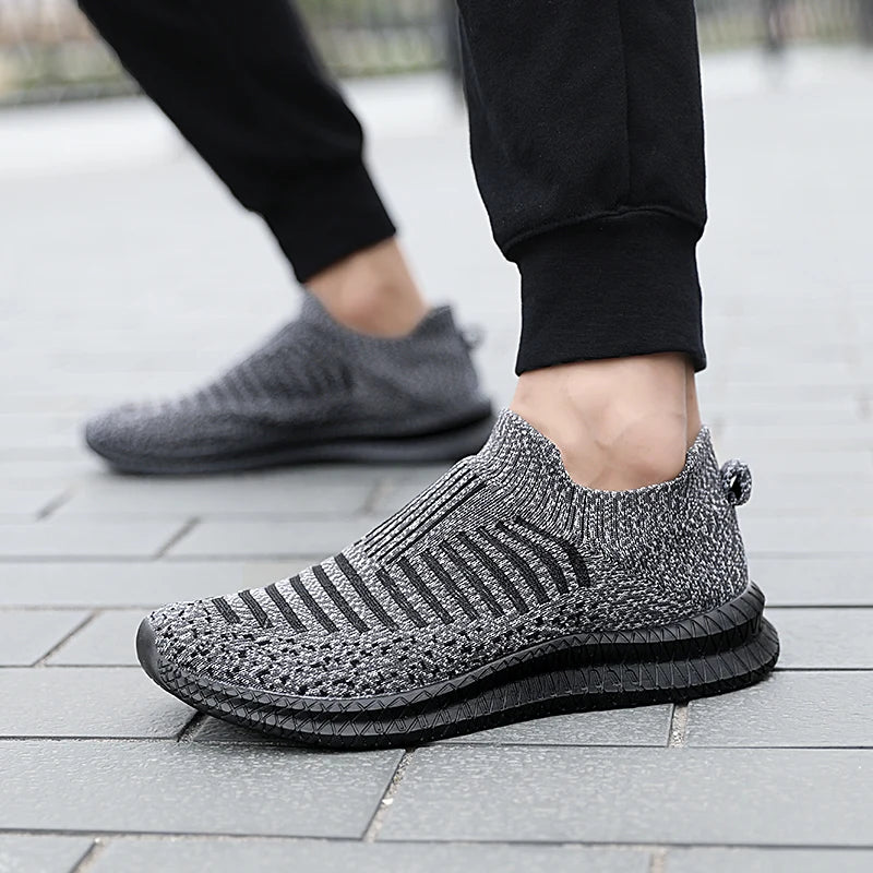 2025 Breathable Men Casual Shoes Lightweight Outdoor Male Walking Shoes Anti-slip Men's Sneakers Slip on Flats Vulcanized Shoes