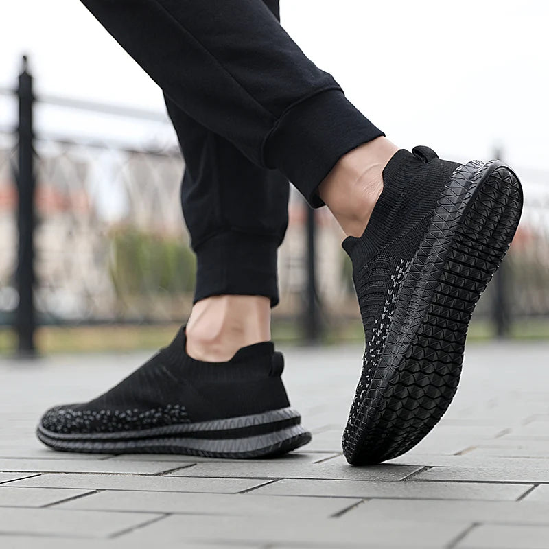 2025 Breathable Men Casual Shoes Lightweight Outdoor Male Walking Shoes Anti-slip Men's Sneakers Slip on Flats Vulcanized Shoes