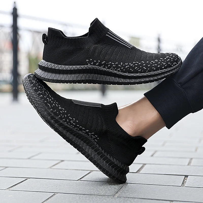 2025 Breathable Men Casual Shoes Lightweight Outdoor Male Walking Shoes Anti-slip Men's Sneakers Slip on Flats Vulcanized Shoes