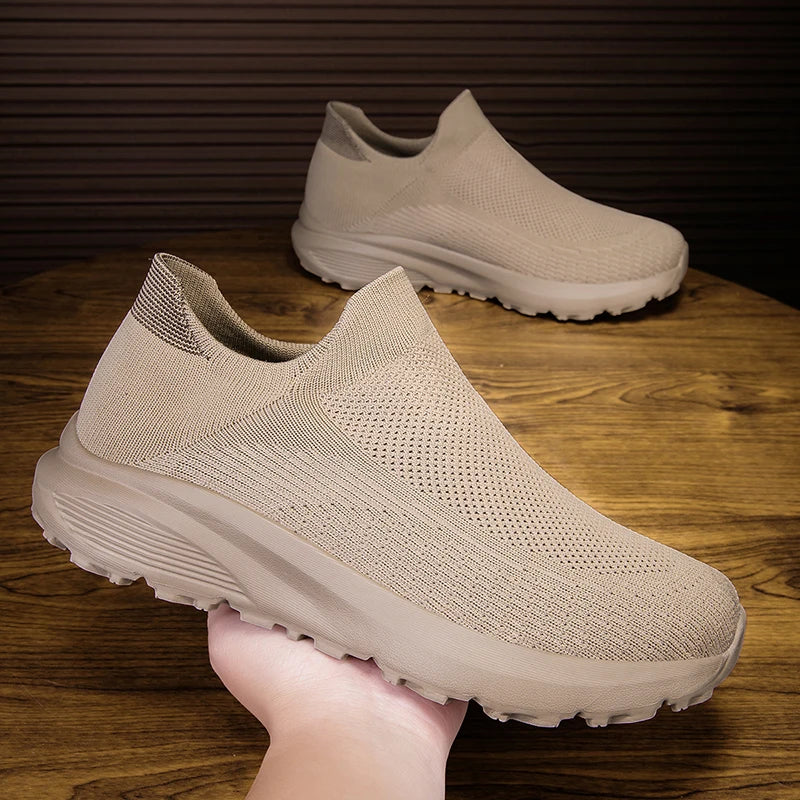 Outdoor Anti Slip Walking Men Shoes Summer Casual Sports Shoes Fashionable and Breathable Tennis Shoes Wide Foot Socks  Sneakers