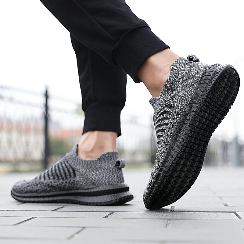 2025 Breathable Men Casual Shoes Lightweight Outdoor Male Walking Shoes Anti-slip Men's Sneakers Slip on Flats Vulcanized Shoes