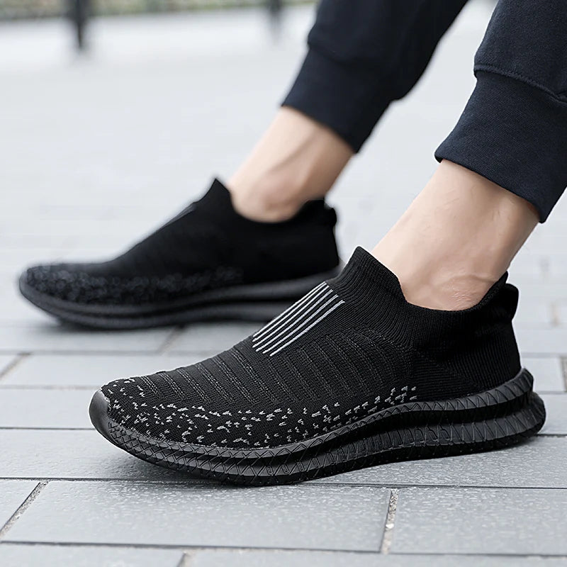 2025 Breathable Men Casual Shoes Lightweight Outdoor Male Walking Shoes Anti-slip Men's Sneakers Slip on Flats Vulcanized Shoes