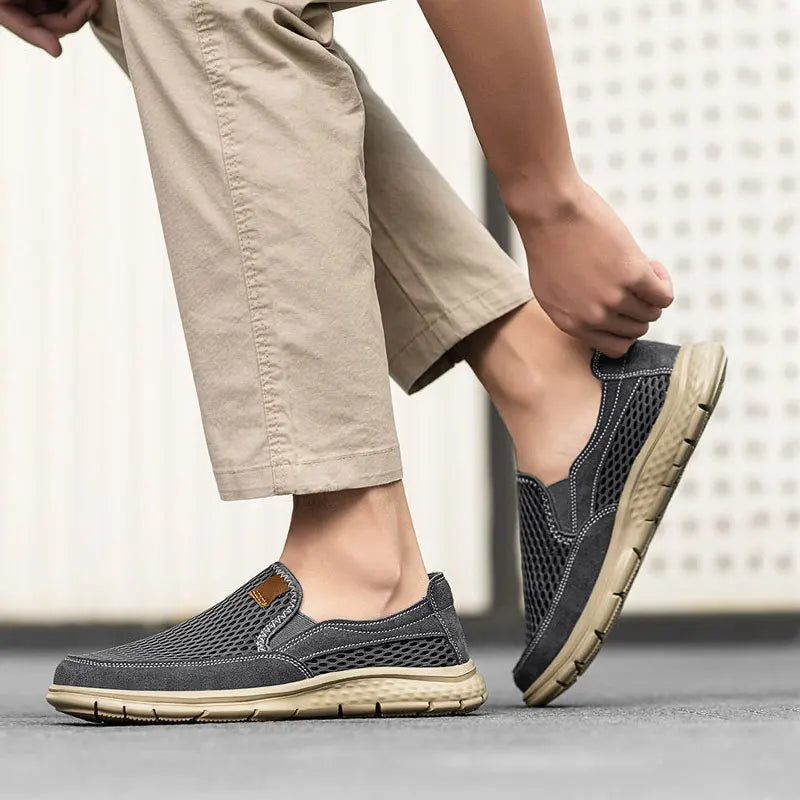 A slip-on loafers, suitable for men's summer breathable casual shoes, light walking shoes, better quality