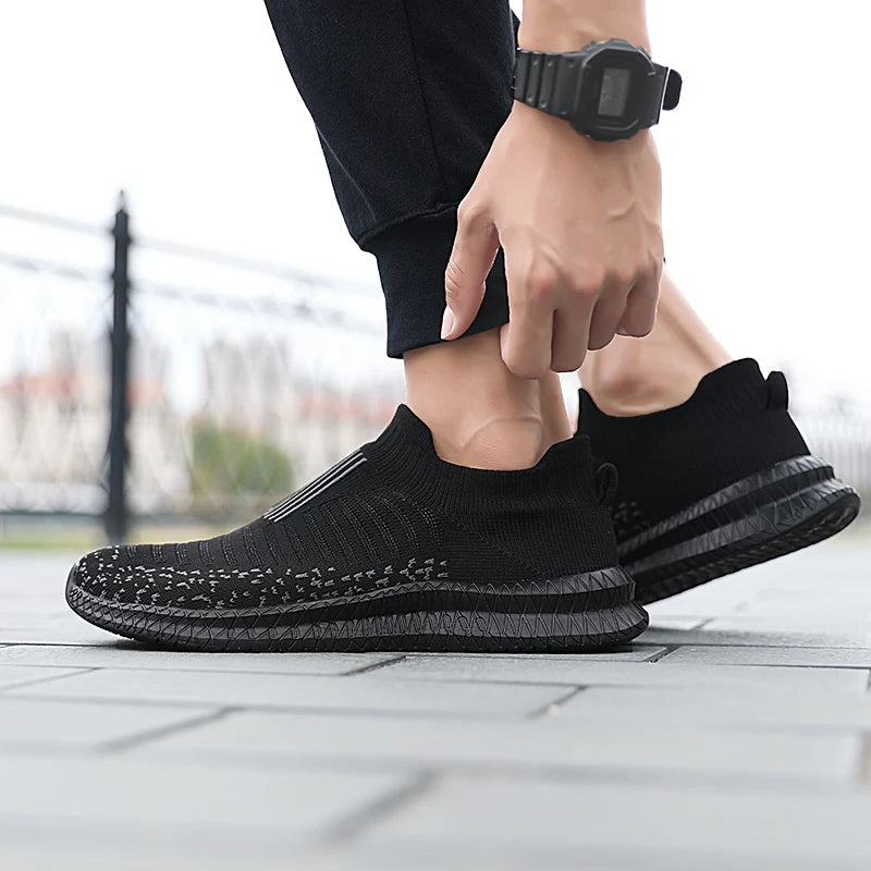 2025 Breathable Men Casual Shoes Lightweight Outdoor Male Walking Shoes Anti-slip Men's Sneakers Slip on Flats Vulcanized Shoes